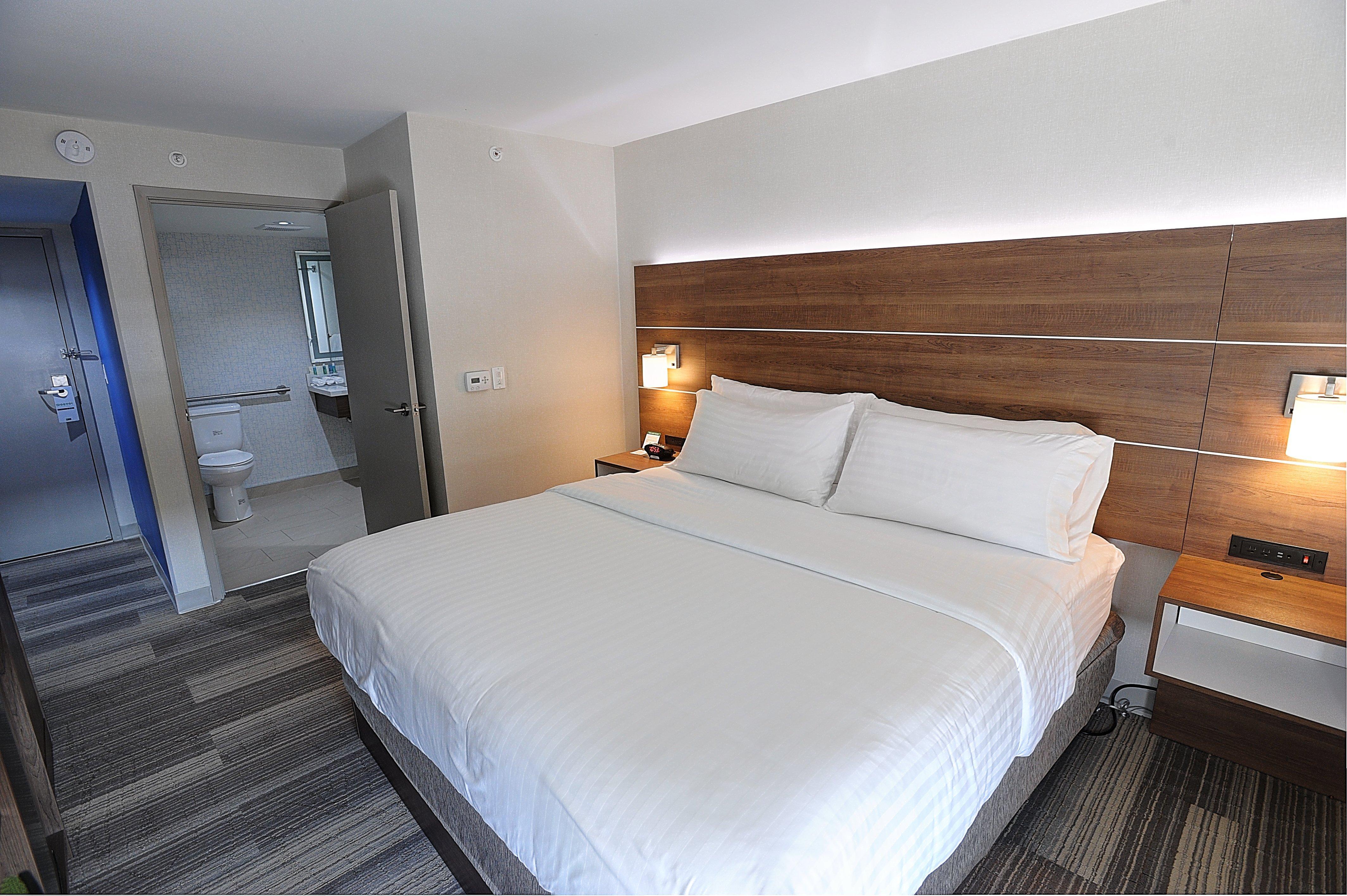 Holiday Inn Express & Suites Toronto Airport West By Ihg Місісаґа Екстер'єр фото
