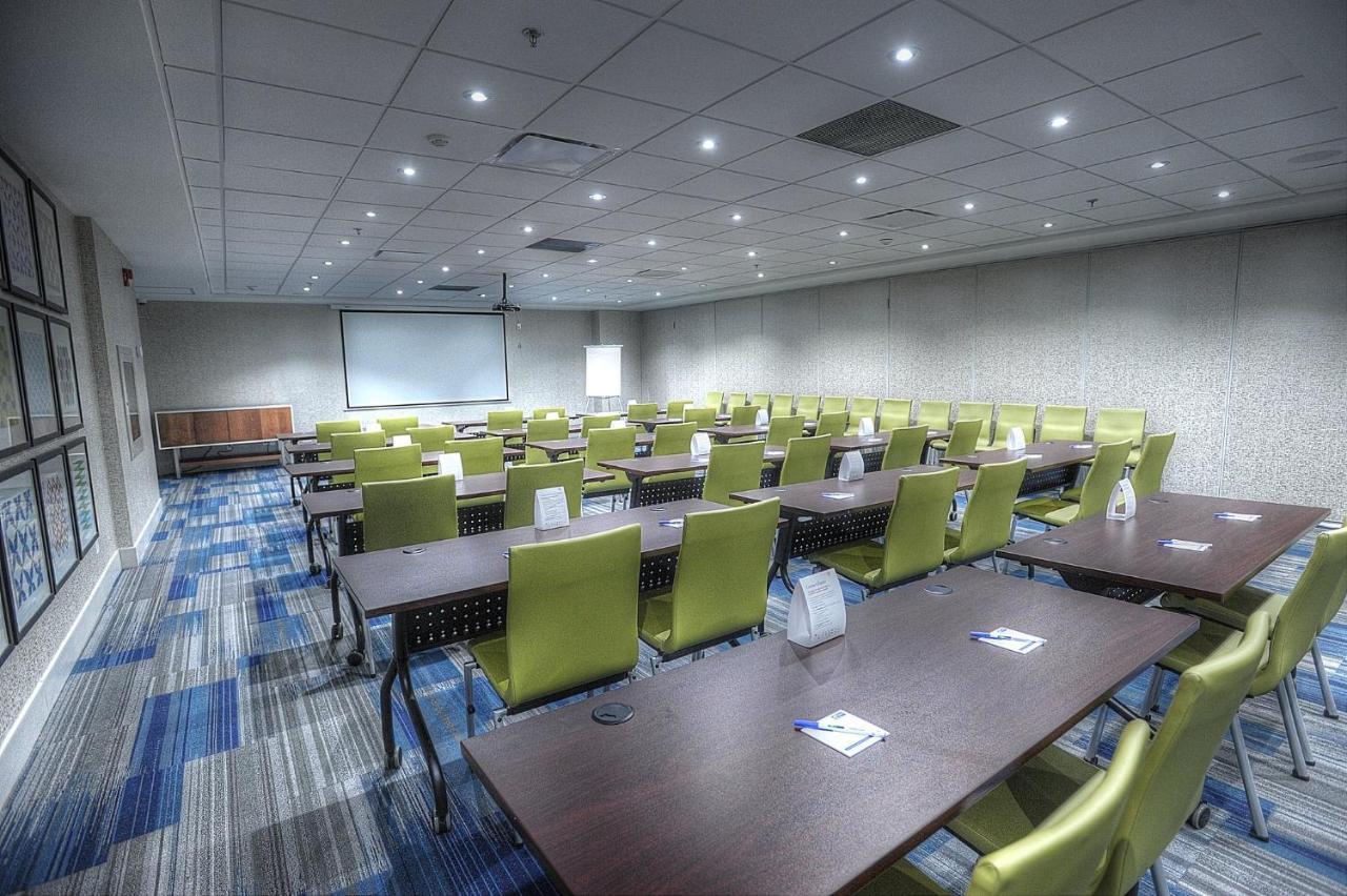 Holiday Inn Express & Suites Toronto Airport West By Ihg Місісаґа Екстер'єр фото
