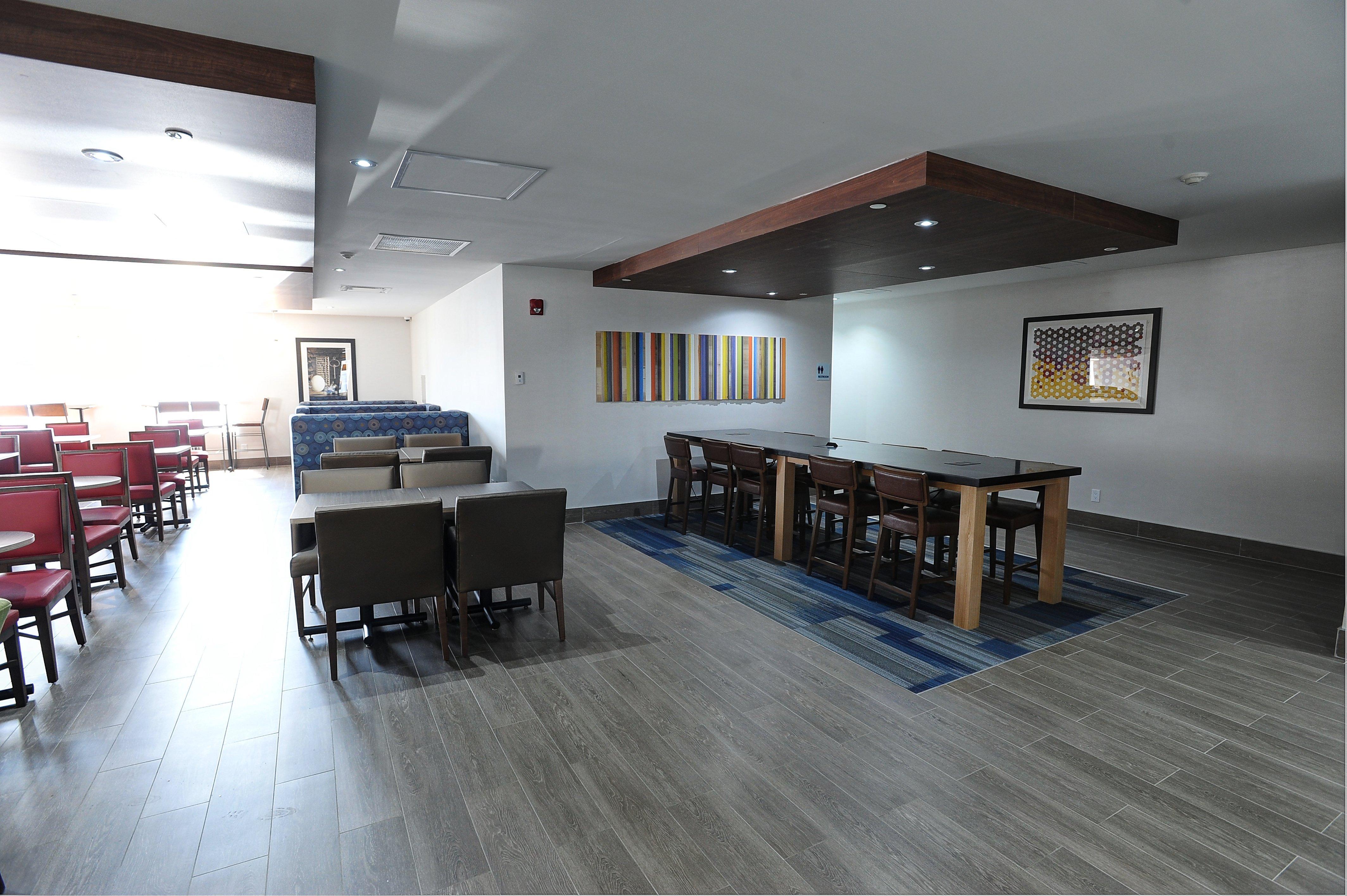 Holiday Inn Express & Suites Toronto Airport West By Ihg Місісаґа Екстер'єр фото