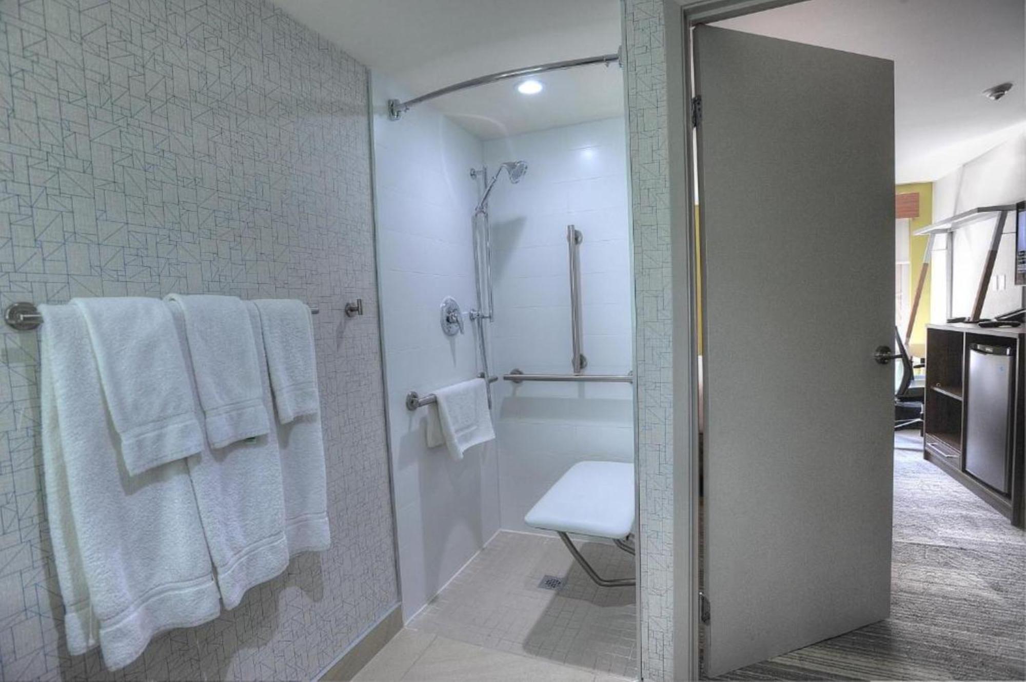 Holiday Inn Express & Suites Toronto Airport West By Ihg Місісаґа Екстер'єр фото