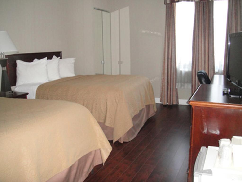 Holiday Inn Express & Suites Toronto Airport West By Ihg Місісаґа Екстер'єр фото