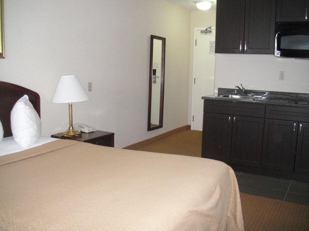 Holiday Inn Express & Suites Toronto Airport West By Ihg Місісаґа Екстер'єр фото