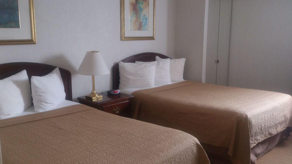 Holiday Inn Express & Suites Toronto Airport West By Ihg Місісаґа Екстер'єр фото