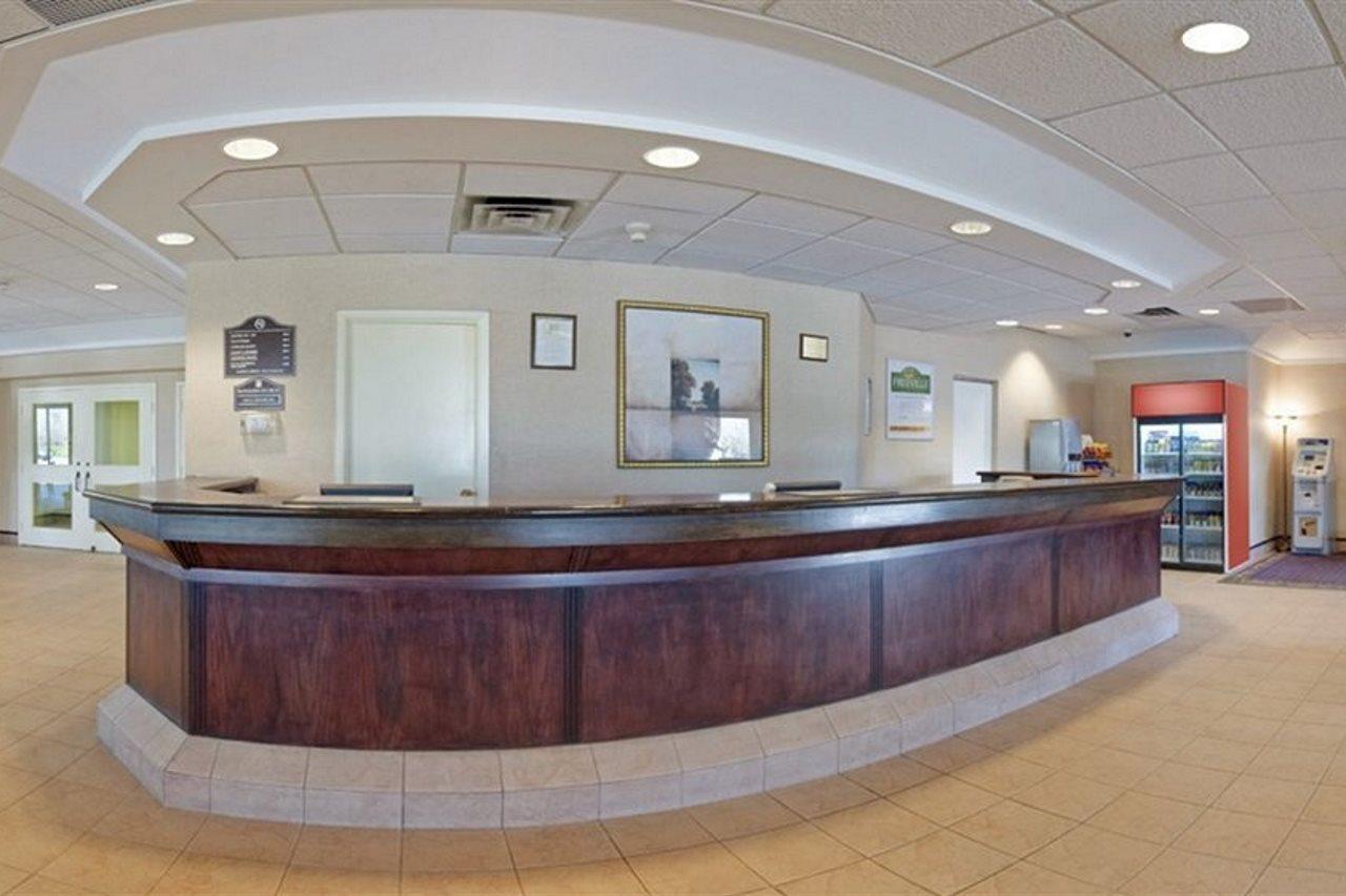 Holiday Inn Express & Suites Toronto Airport West By Ihg Місісаґа Екстер'єр фото