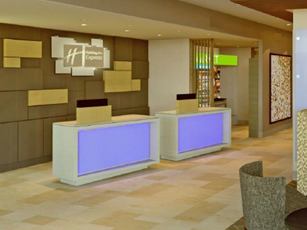 Holiday Inn Express & Suites Toronto Airport West By Ihg Місісаґа Екстер'єр фото