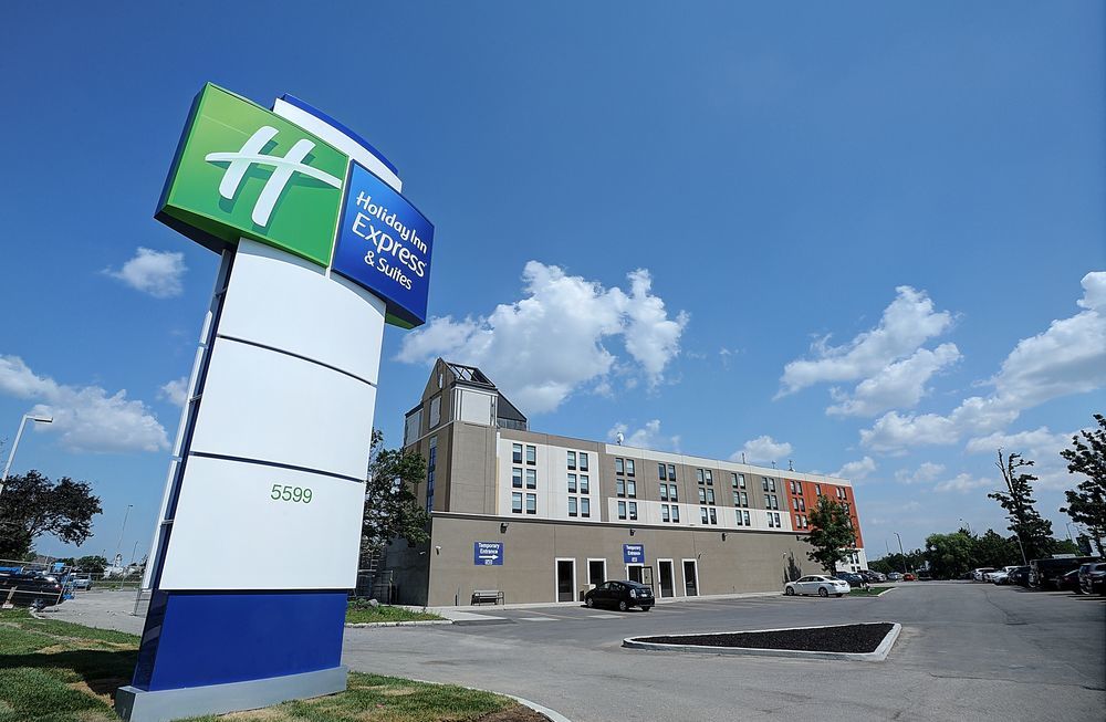 Holiday Inn Express & Suites Toronto Airport West By Ihg Місісаґа Екстер'єр фото